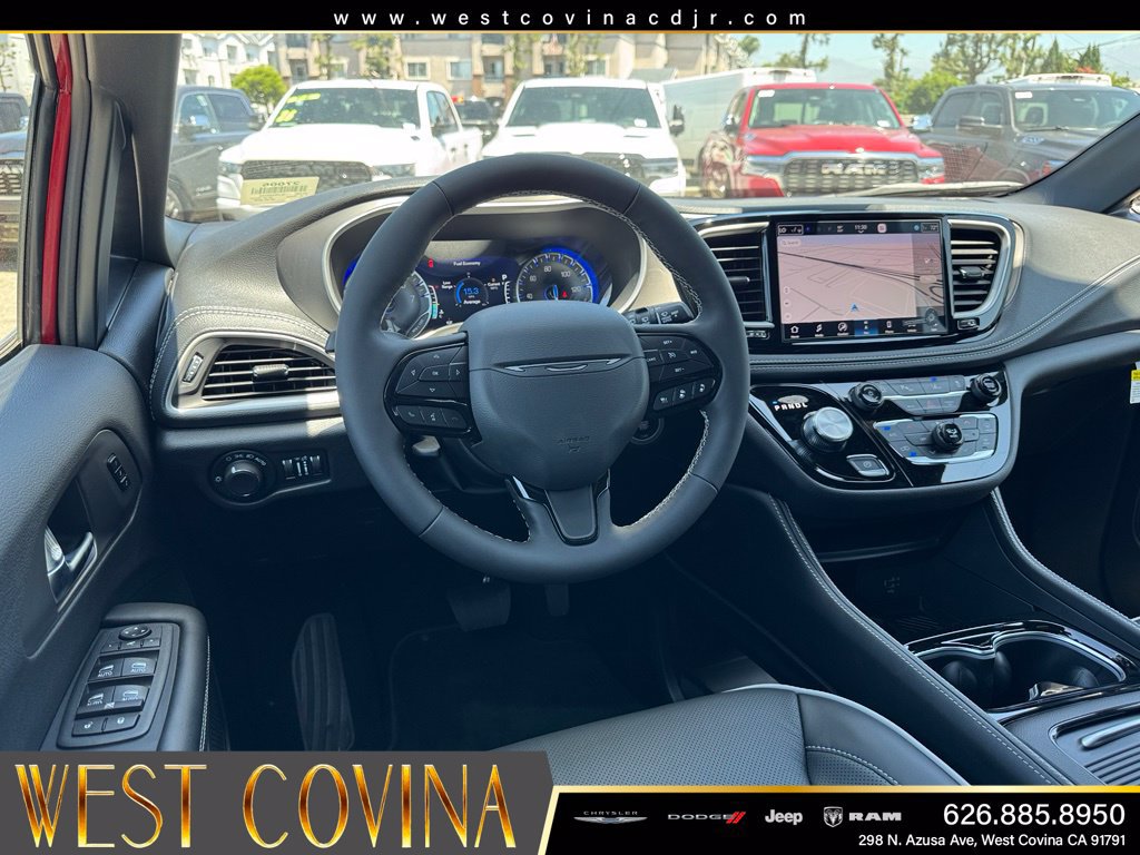New 2027 Chrysler Pacifica Limited FWD image 26