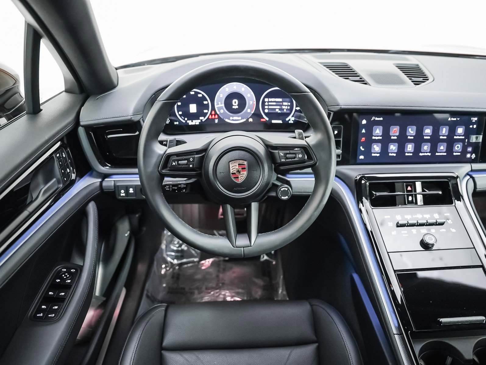 Certified 2025 Porsche Panamera image 16