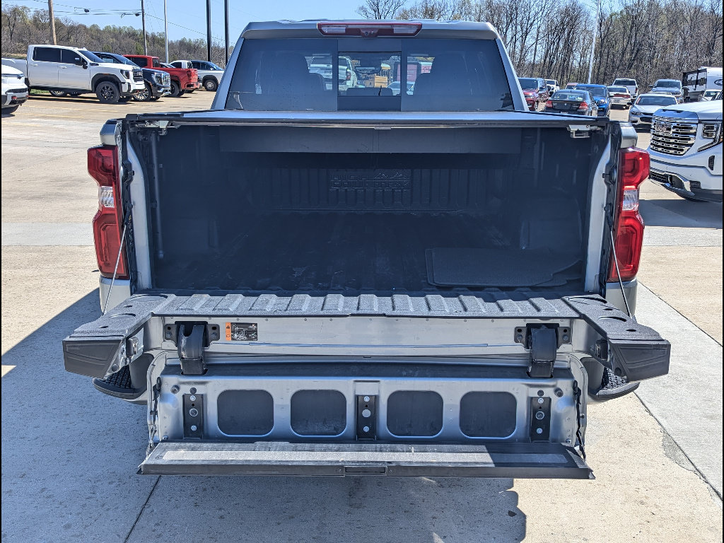 Used 2024 Chevrolet Silverado 1500 High Country w/ Technology Package AWD/4WD image 15