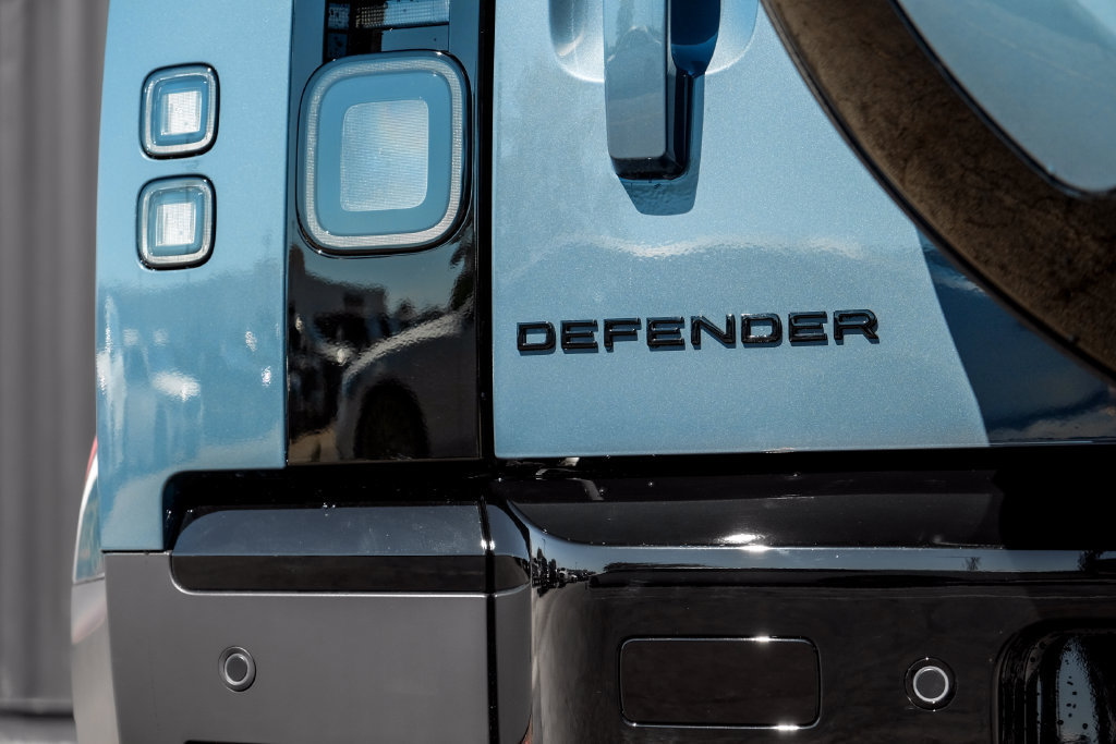 New 2026 Land Rover Defender 110 S AWD/4WD image 8