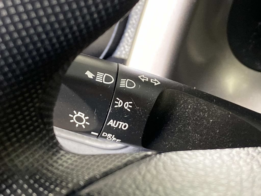 Used 2018 Toyota RAV4 LE w/ All Weather Liner Package AWD/4WD image 18