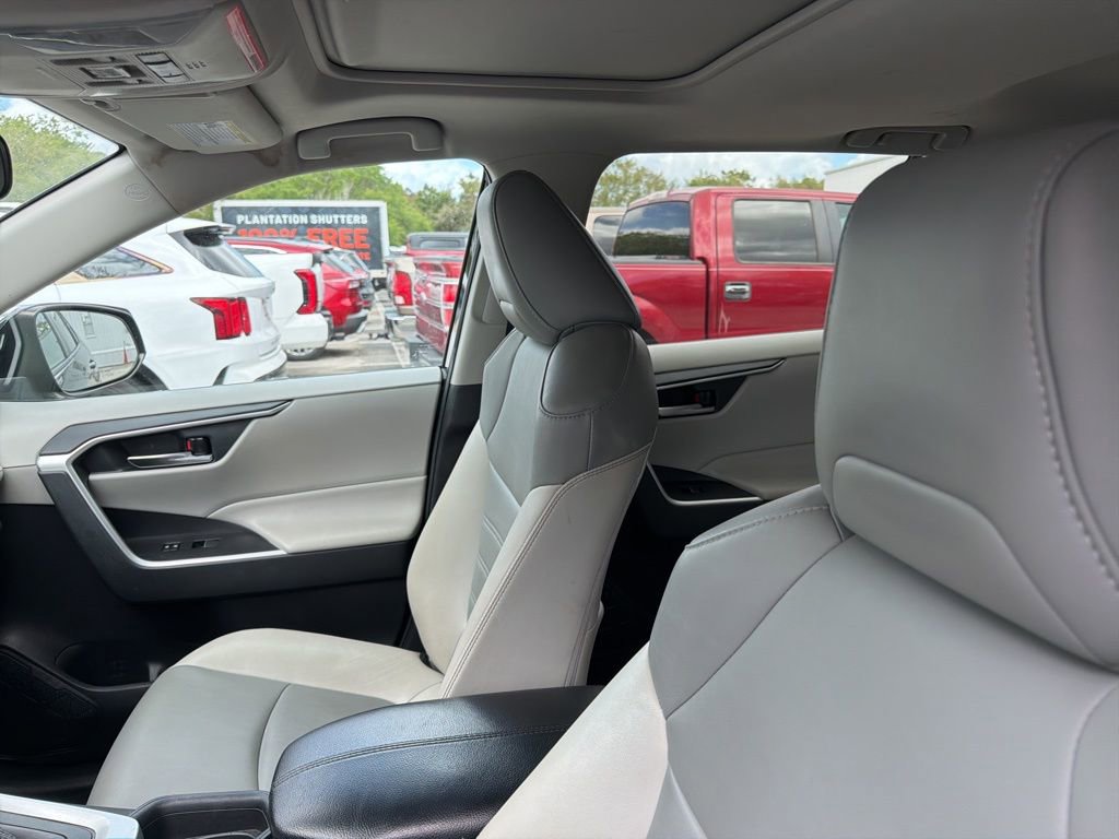 Used 2019 Toyota RAV4 XLE Premium image 10