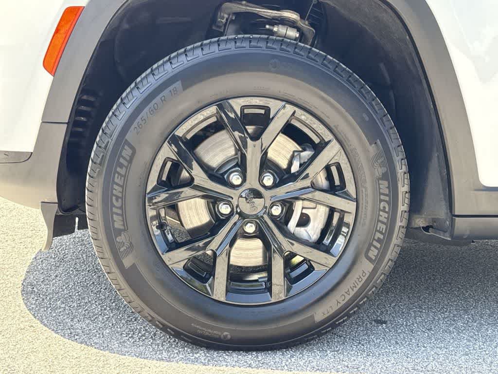 Used 2024 Jeep Grand Cherokee L Laredo AWD/4WD image 10