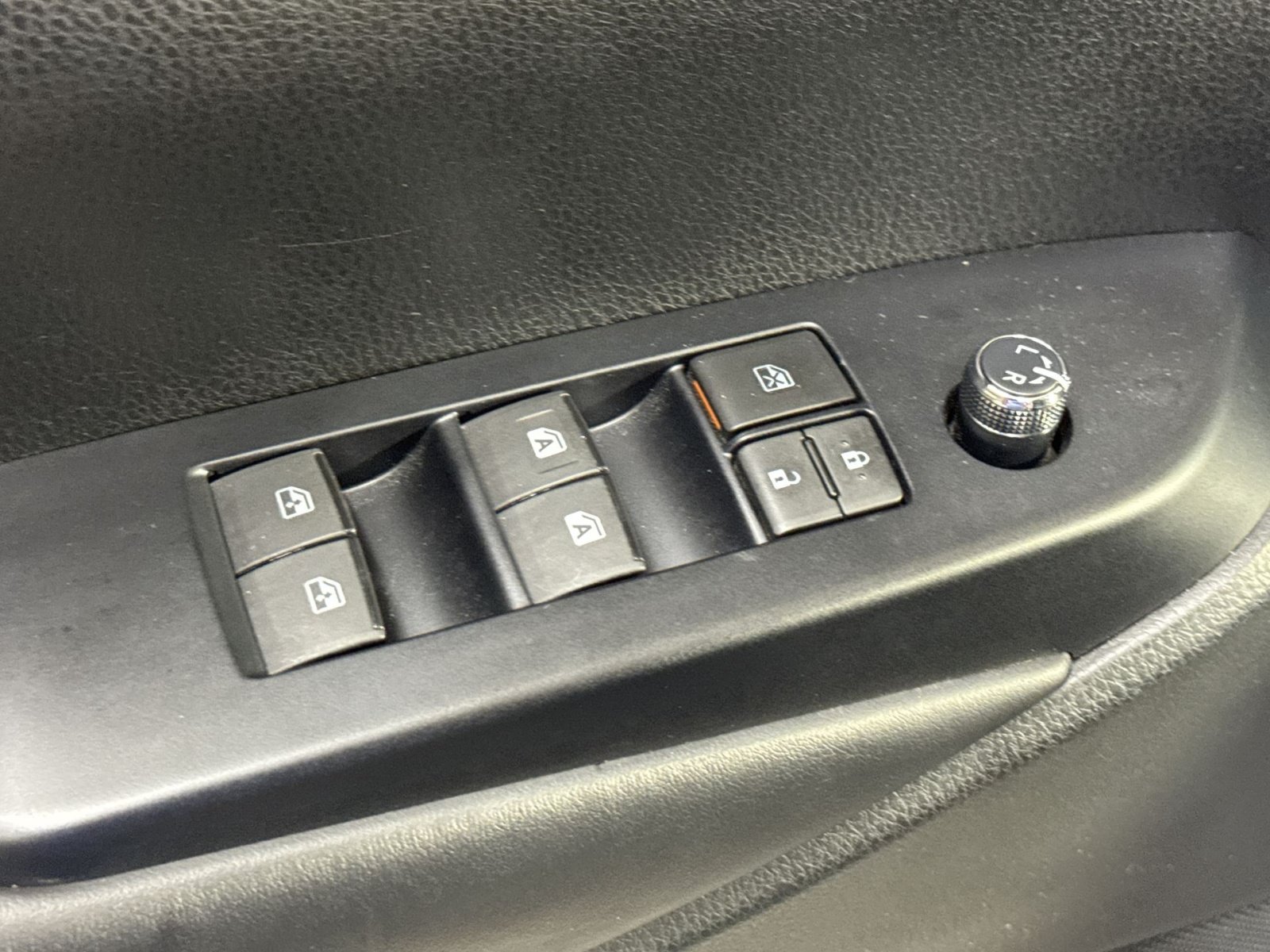 Used 2018 Toyota Highlander XLE AWD/4WD image 27