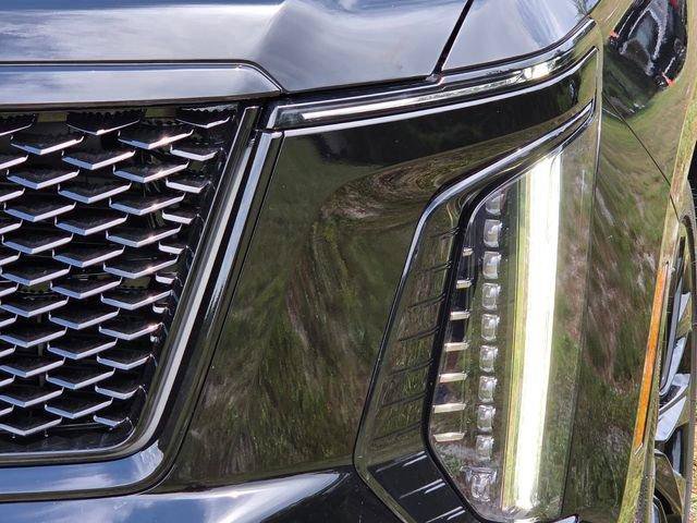 Certified 2025 Cadillac Escalade ESV V w/ LPO, ONYX Package AWD/4WD image 10