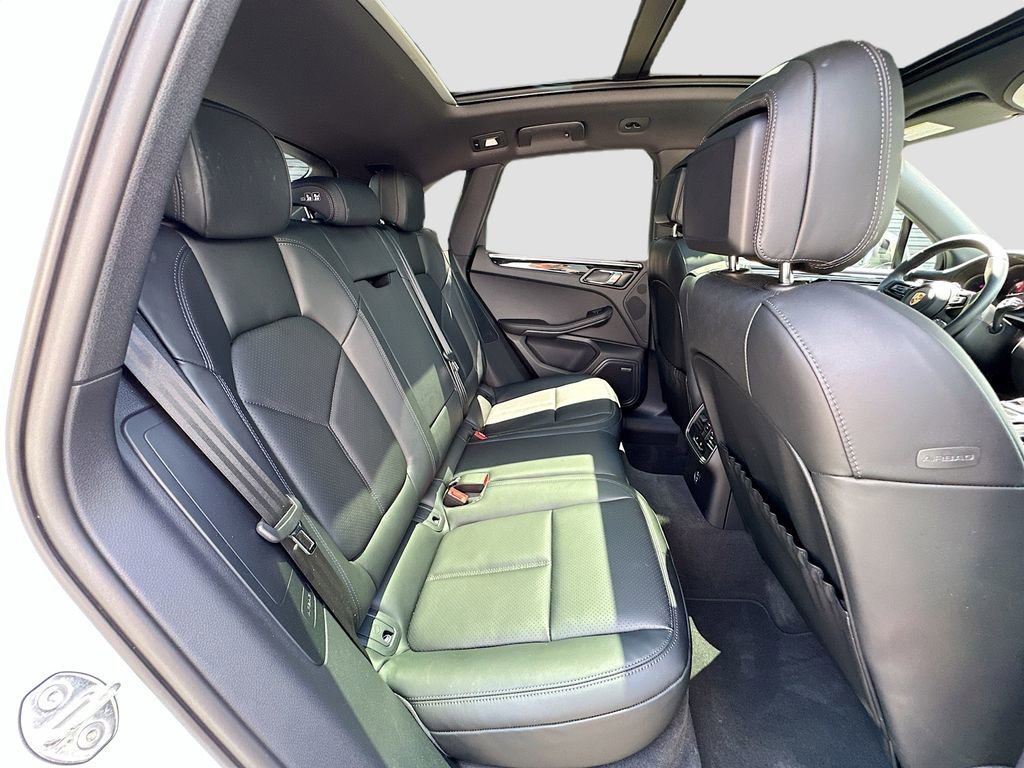 Certified 2026 Porsche Macan AWD/4WD image 29