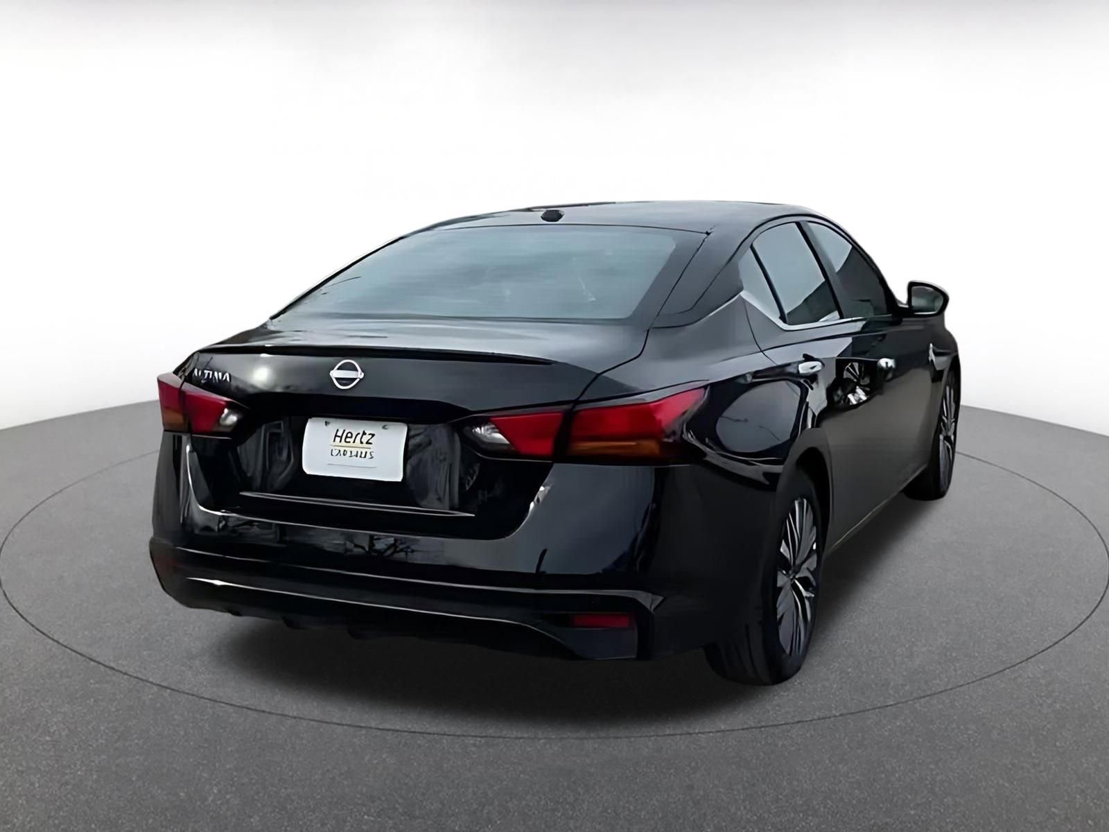 Used 2025 Nissan Altima 2.5 SV image 14