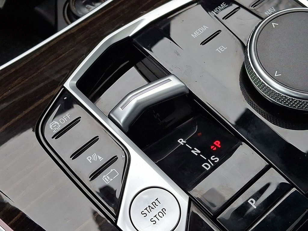 Used 2024 BMW X5 xDrive50e image 16