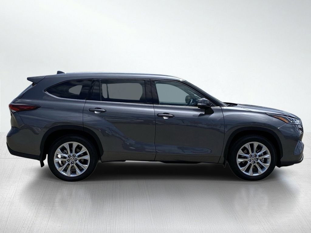 Used 2024 Toyota Highlander Limited AWD/4WD image 10