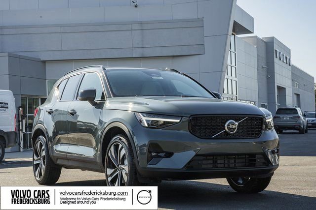 New 2026 Volvo XC40 B5 Ultra w/ Protection Package Premier