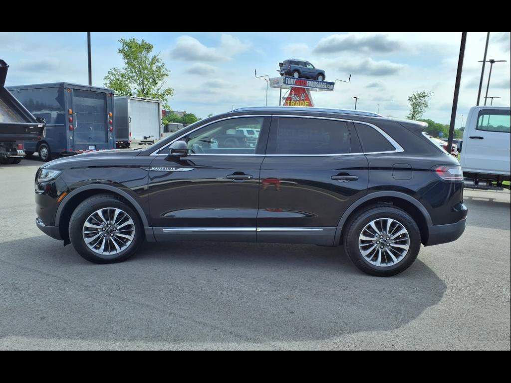 Used 2022 Lincoln Nautilus AWD w/ Premium Package image 6