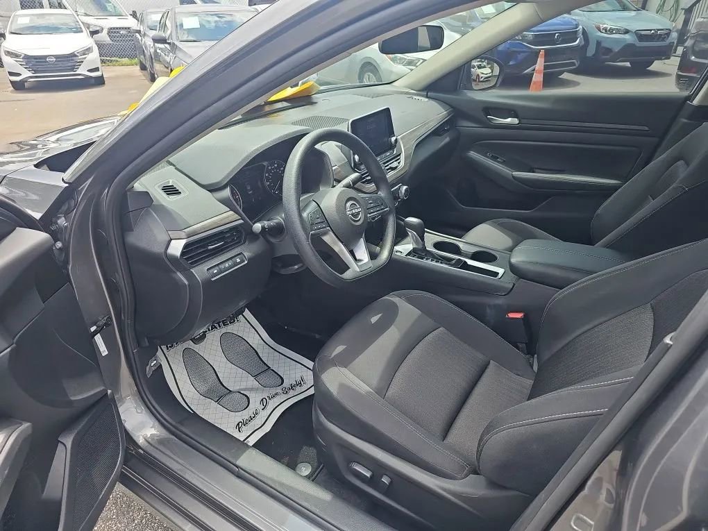 Used 2025 Nissan Altima 2.5 SV FWD image 10