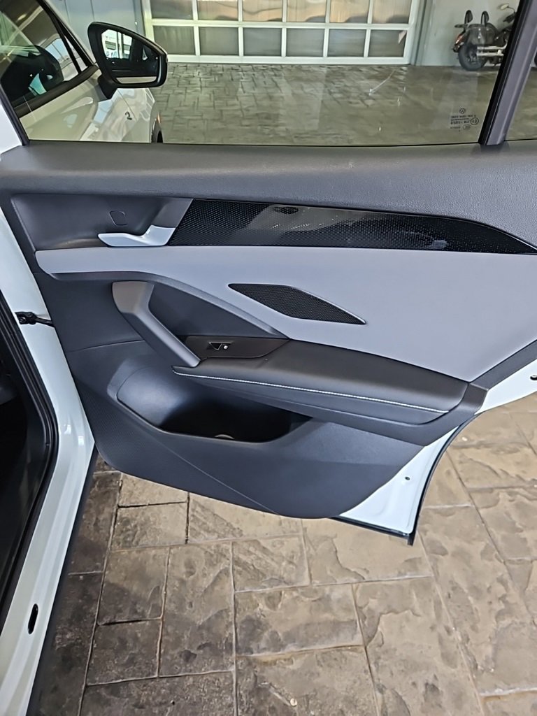 New 2026 Volkswagen Tiguan SE R-Line image 15