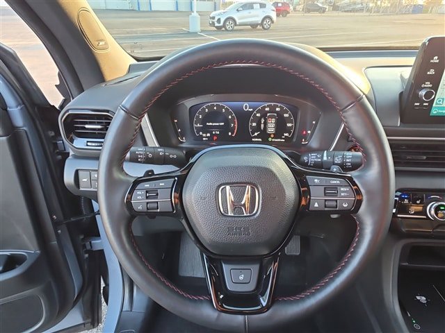 Used 2025 Honda Pilot Black Edition image 11