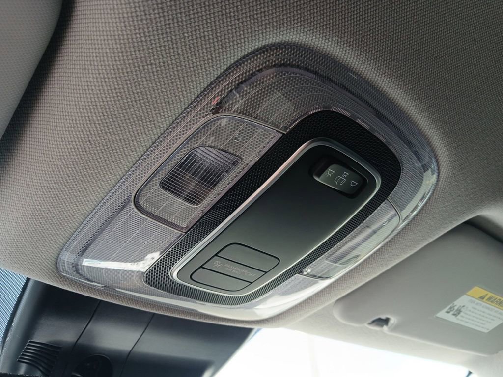 Used 2025 Hyundai Elantra SE FWD image 19