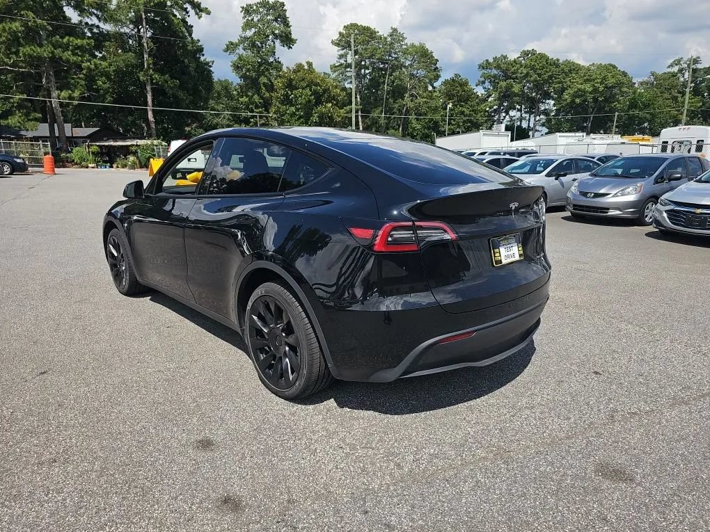 Used 2023 Tesla Model Y Long Range AWD/4WD image 3