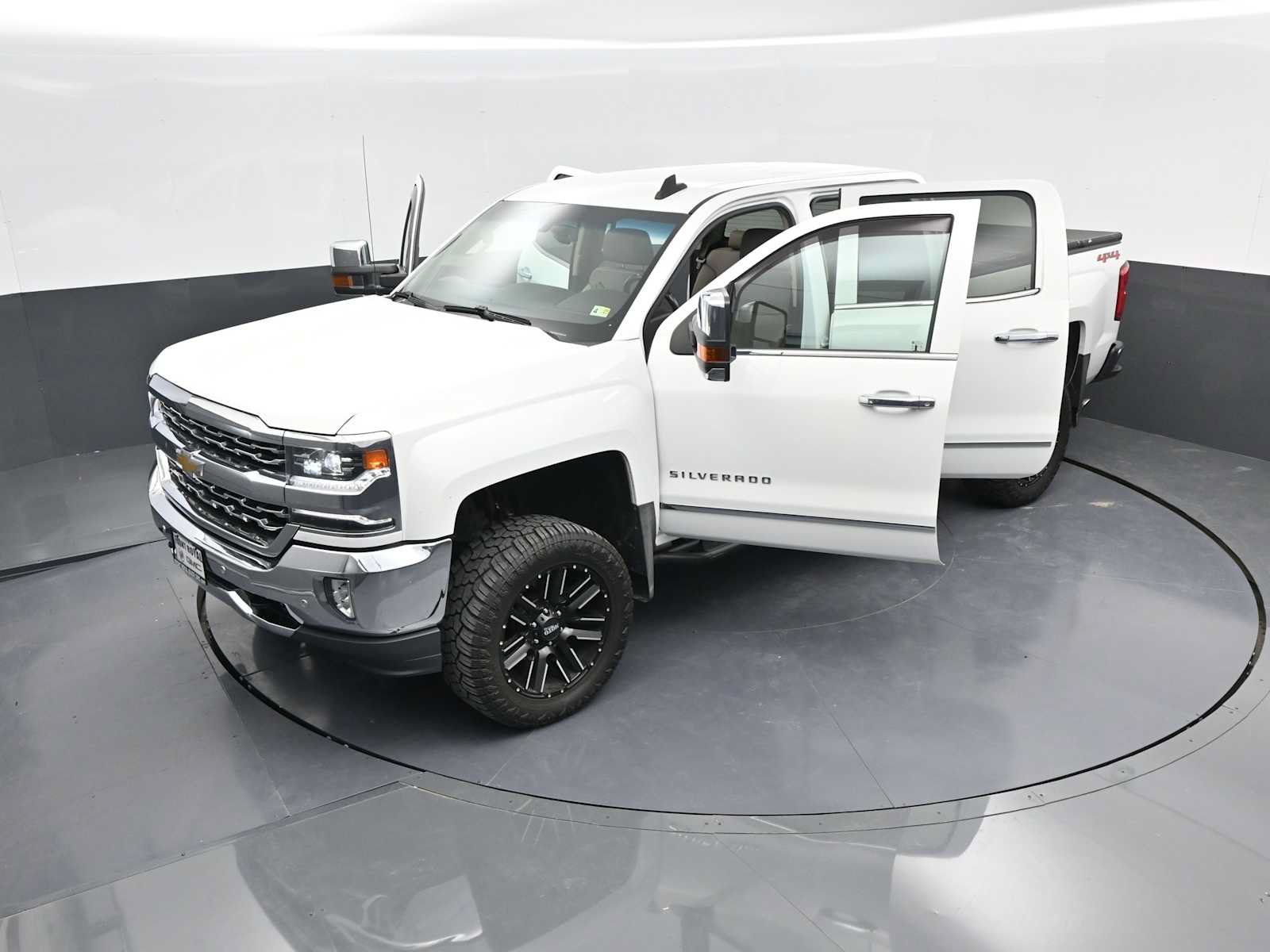 Used 2018 Chevrolet Silverado 1500 LTZ w/ Sport Package AWD/4WD image 45