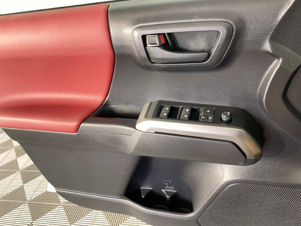 Used 2021 Toyota Tacoma SR5 AWD/4WD image 23