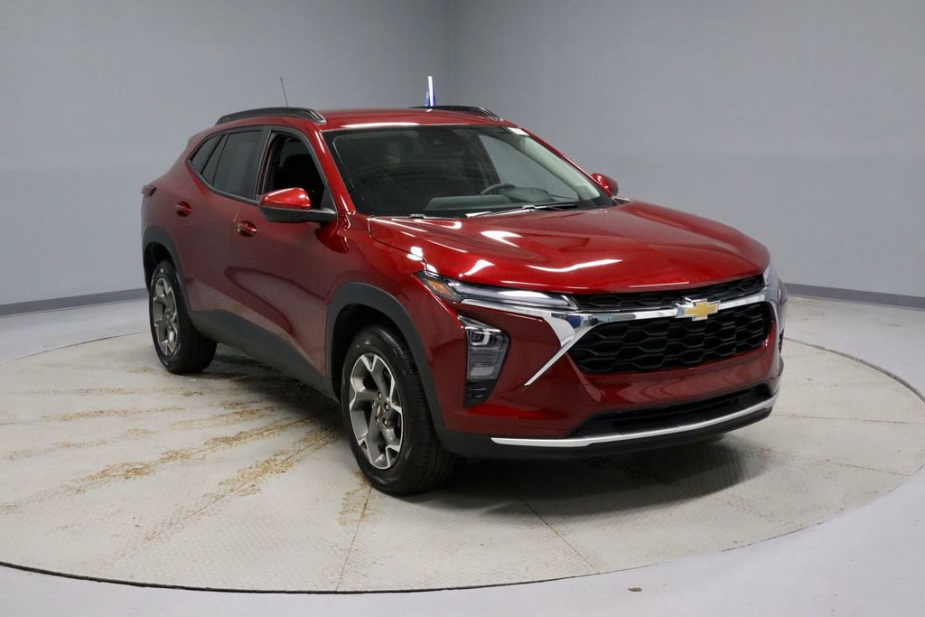Used 2025 Chevrolet Trax LT w/ LT Convenience Package image 1
