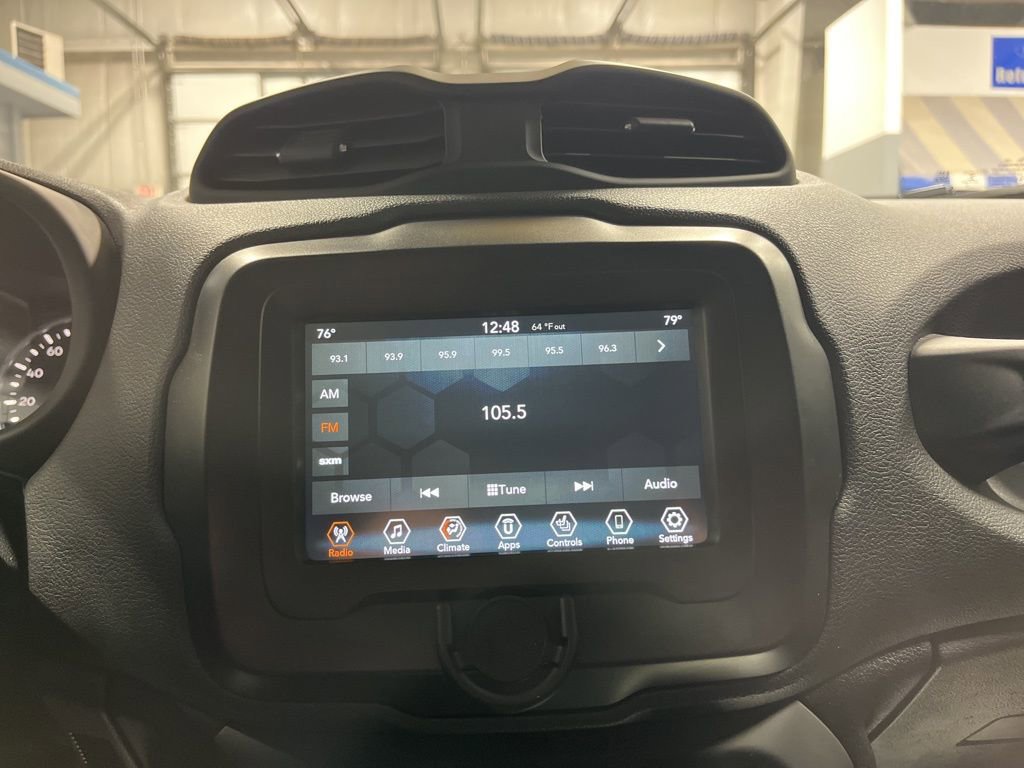 Used 2019 Jeep Renegade Latitude w/ Cold Weather Group image 28