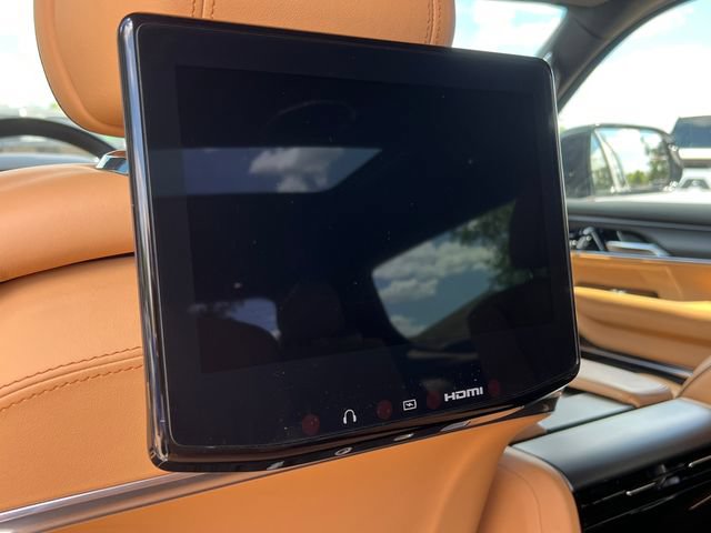 Used 2025 Jeep Grand Wagoneer Series III w/ Rear Seat Video Group 1 AWD/4WD image 5
