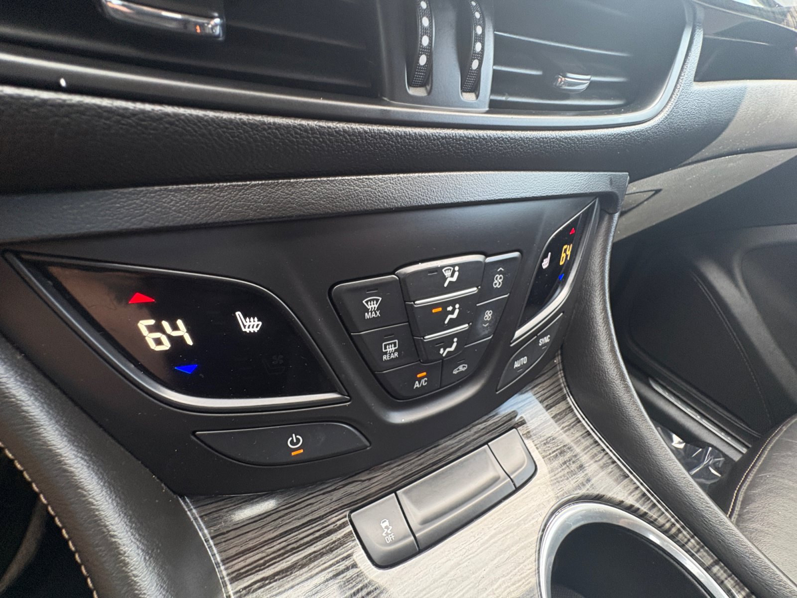 Used 2017 Buick Envision Essence FWD image 31
