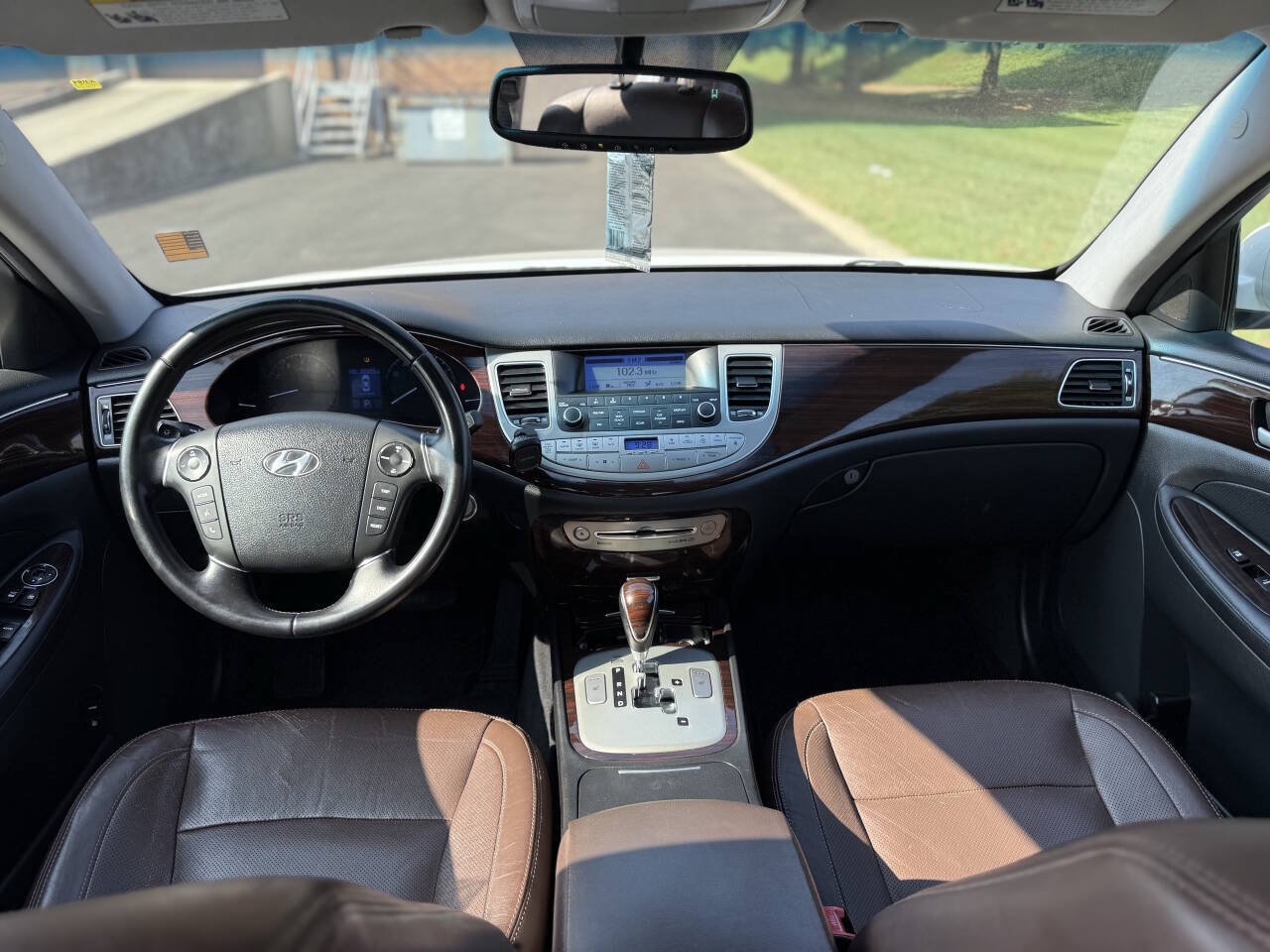 Used 2013 Hyundai Genesis 3.8 RWD image 10