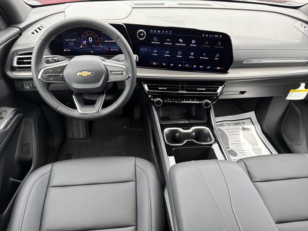 New 2026 Chevrolet Traverse LT w/ Sun and Wheel Package FWD image 2