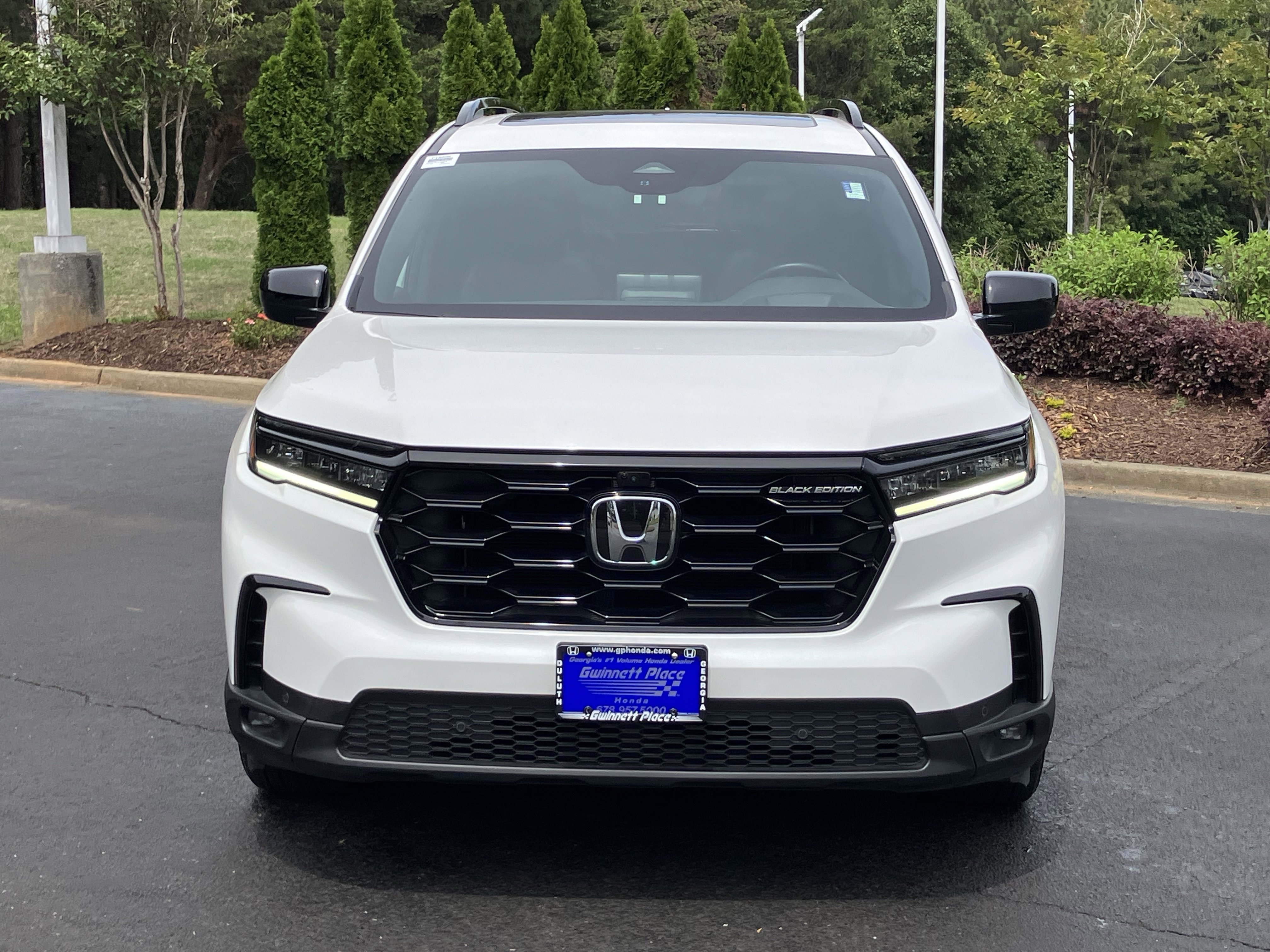 Used 2025 Honda Pilot Black Edition image 3