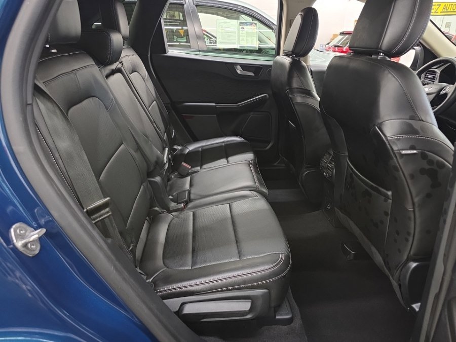 Used 2020 Ford Escape Titanium image 10