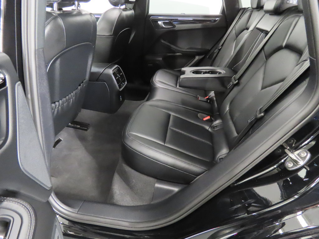 Certified 2026 Porsche Macan AWD/4WD image 45