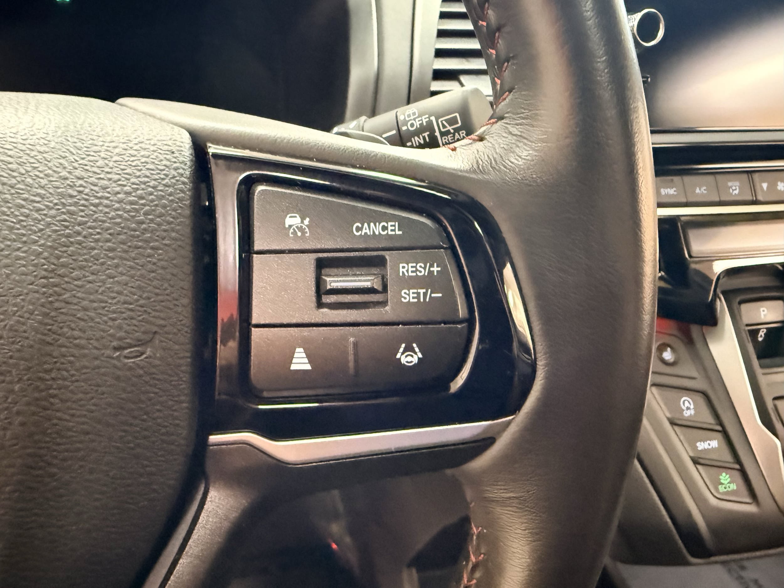 Used 2025 Honda Odyssey Sport-L image 11