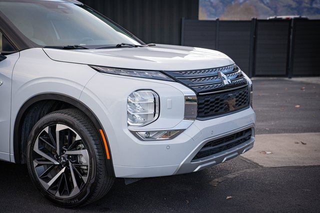 Used 2023 Mitsubishi Outlander SEL image 4