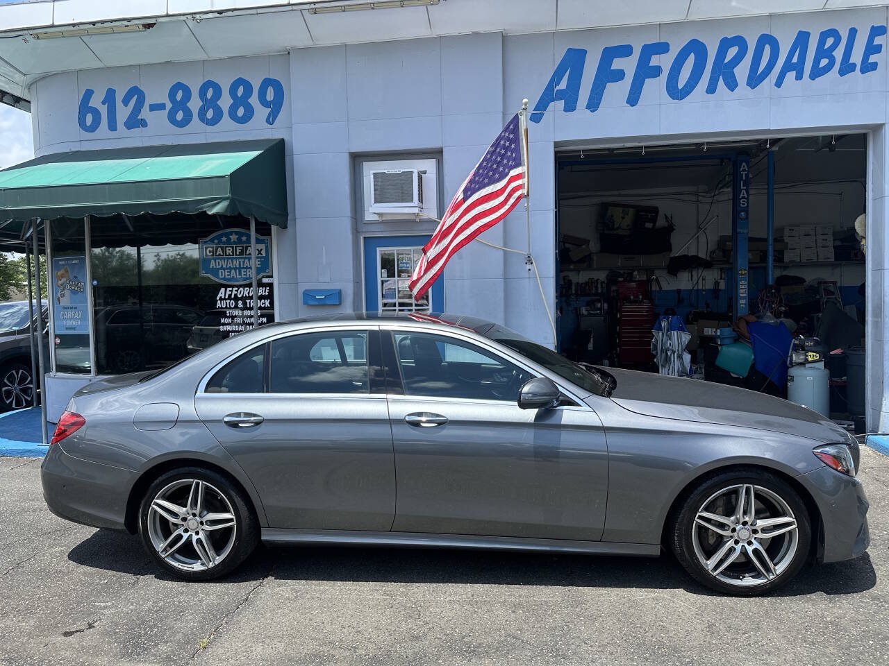 Used 2017 Mercedes-Benz E 300 4MATIC image 5