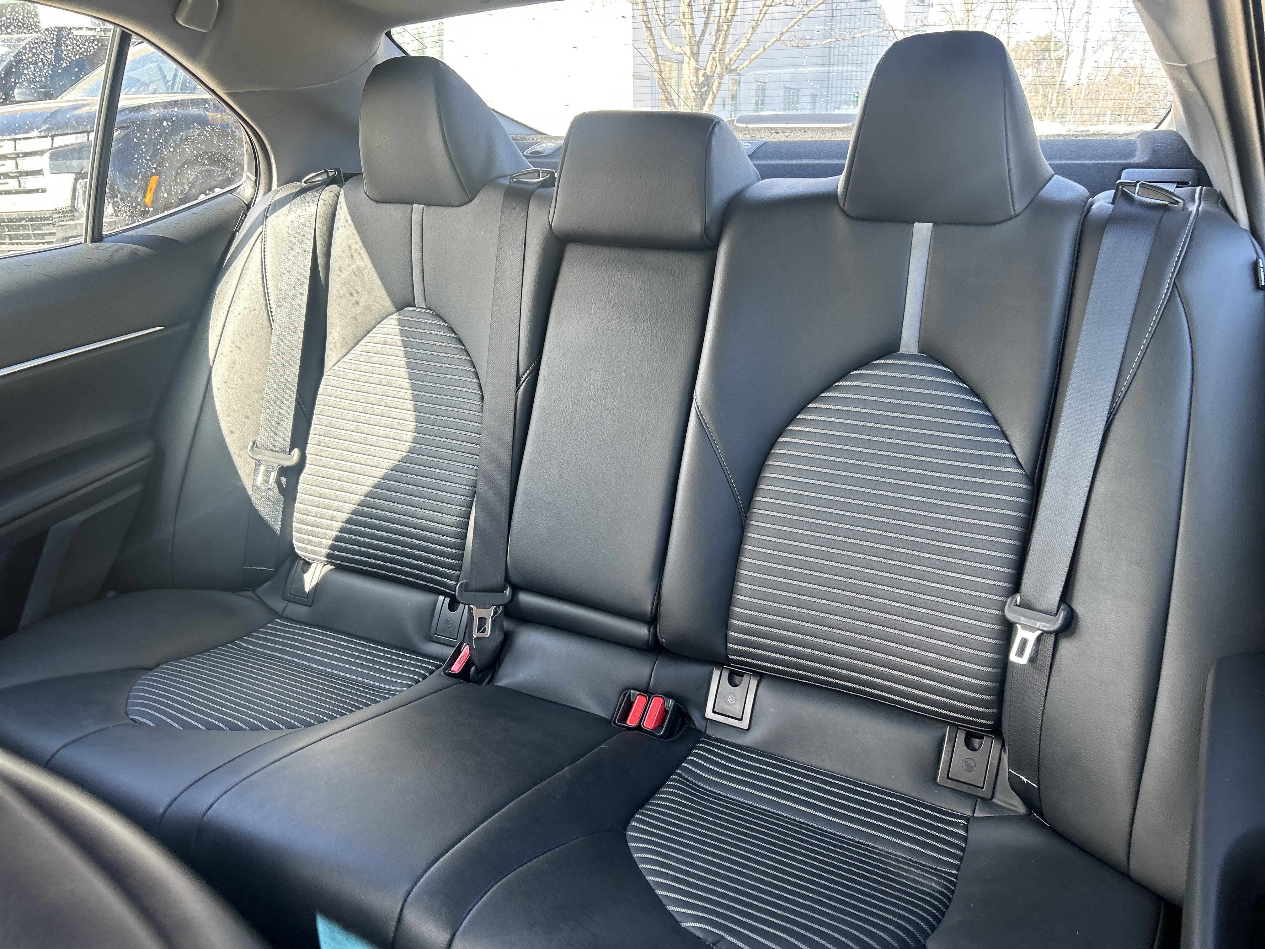 Used 2018 Toyota Camry SE w/ Moonroof Package image 16