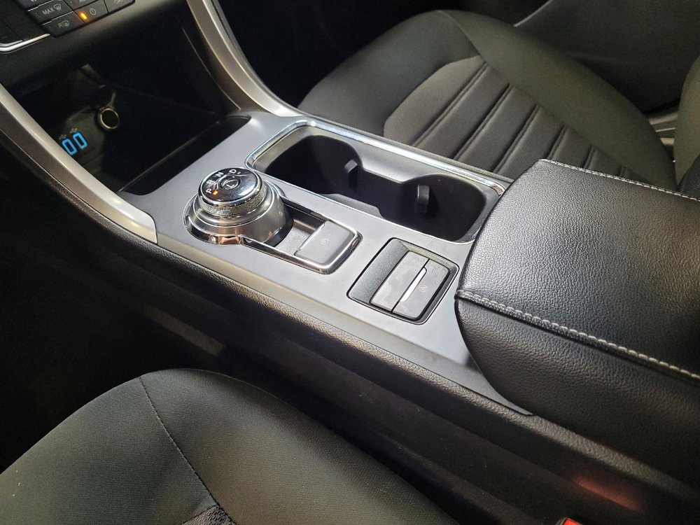 Used 2020 Ford Fusion SE image 26