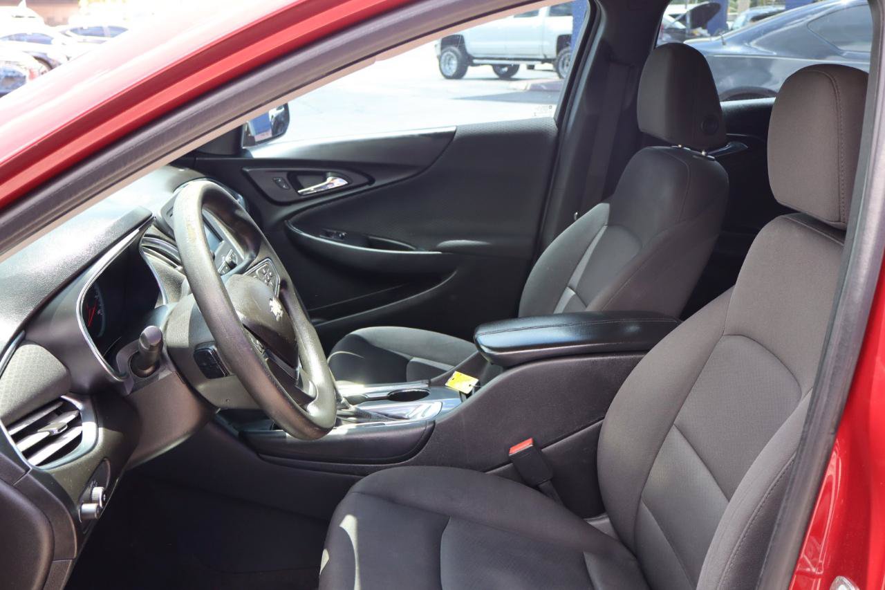 Used 2018 Chevrolet Malibu LT FWD image 13