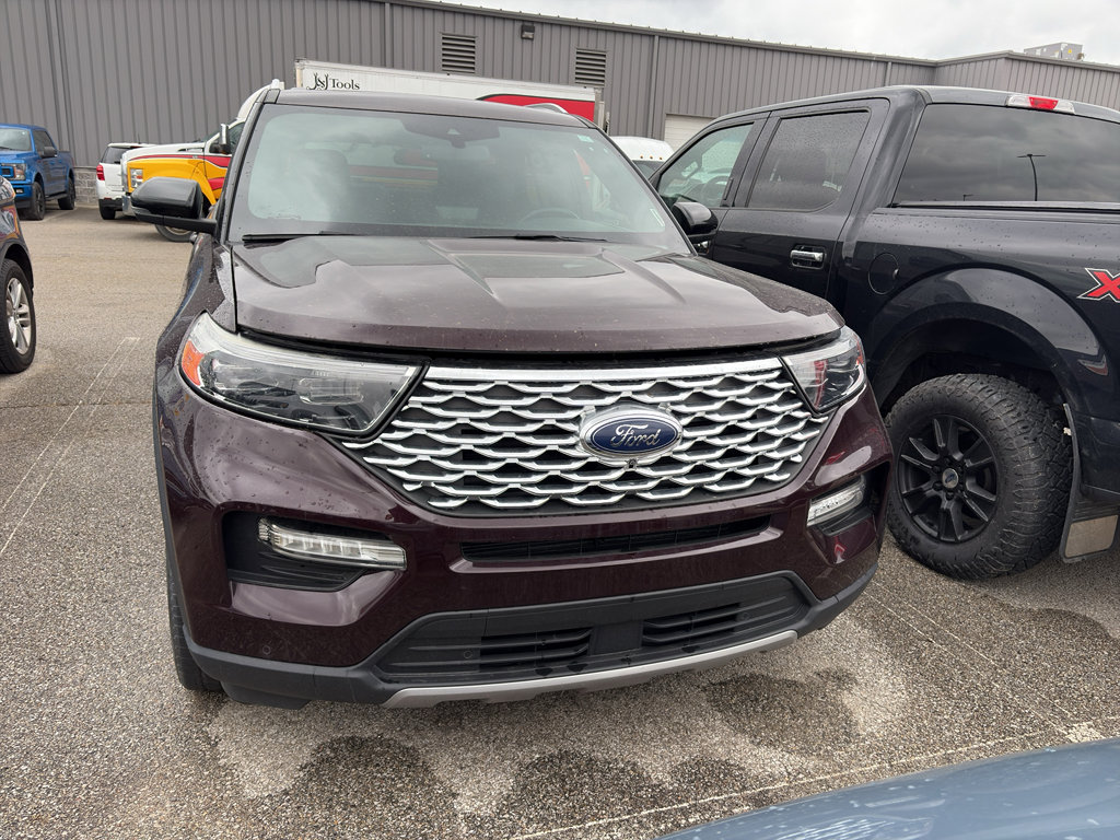 Used 2022 Ford Explorer Platinum w/ Equipment Group 601A AWD/4WD image 2