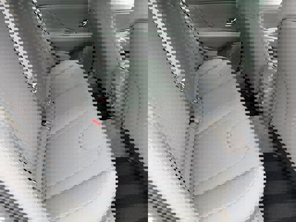 Certified 2025 Hyundai Elantra SE w/ Cargo Package image 27