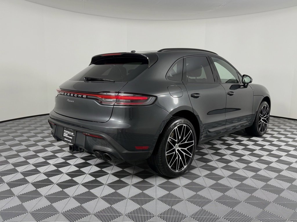 Certified 2025 Porsche Macan image 9