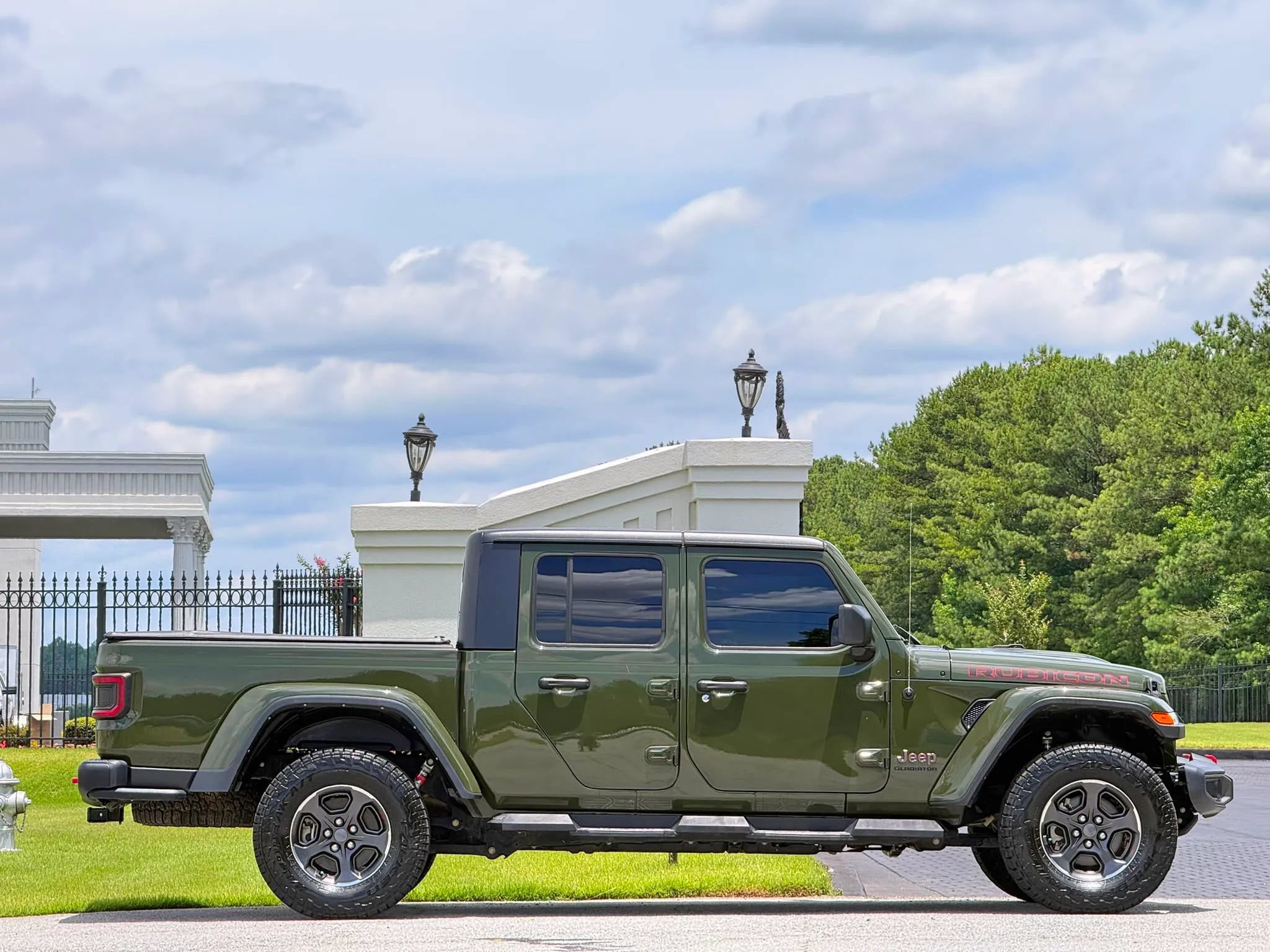Used 2021 Jeep Gladiator Rubicon w/ Trailer Tow Package AWD/4WD image 6