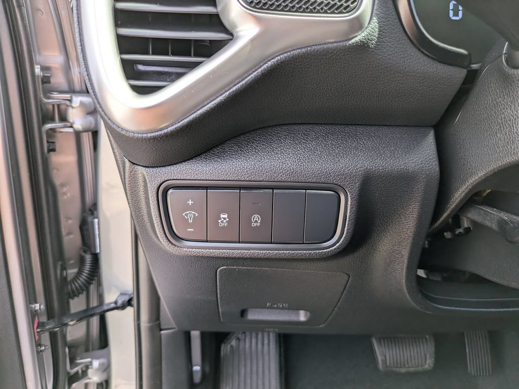 Certified 2025 Kia Soul LX w/ LX Technology Package FWD image 27