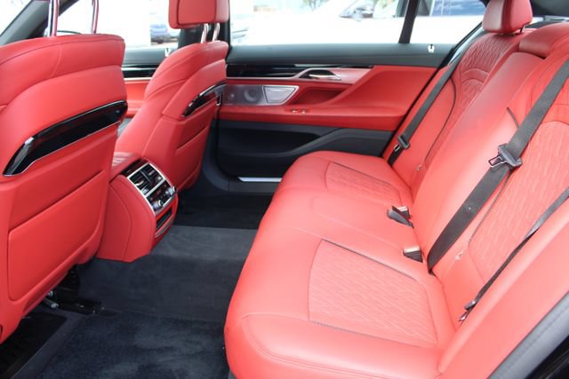 Used 2022 BMW 750i xDrive w/ M Sport Package AWD/4WD image 43