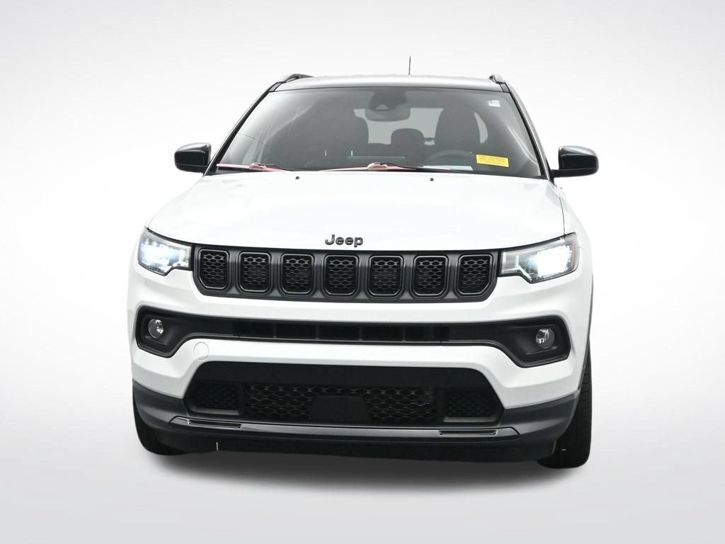Used 2023 Jeep Compass Latitude AWD/4WD image 2