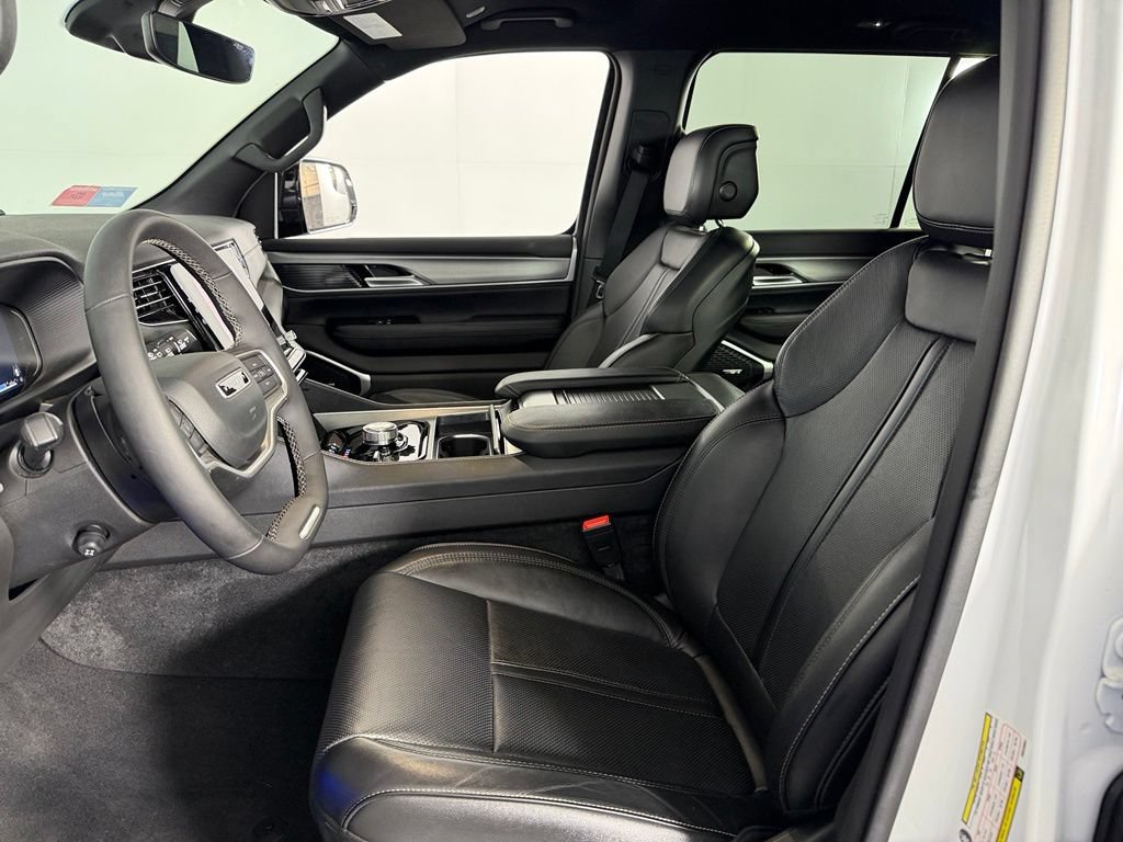Used 2022 Jeep Wagoneer Series II AWD/4WD image 17
