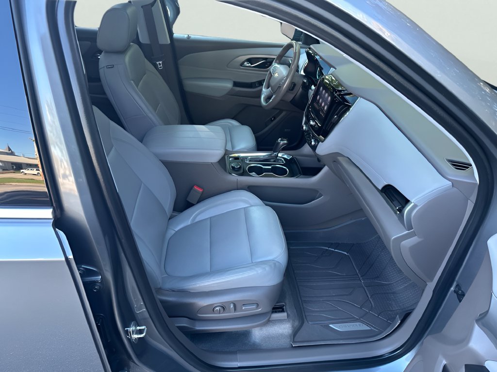 Used 2020 Chevrolet Traverse LT w/ LT Premium Package AWD/4WD image 15