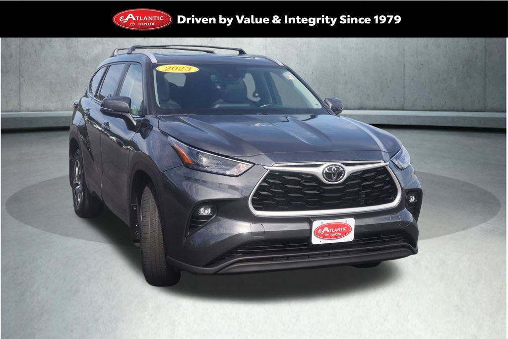 Used 2023 Toyota Highlander XLE
