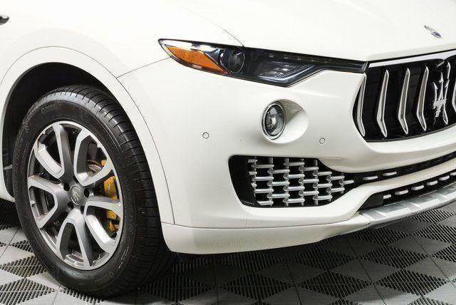 Used 2017 Maserati Levante w/ Luxury Package AWD/4WD image 39