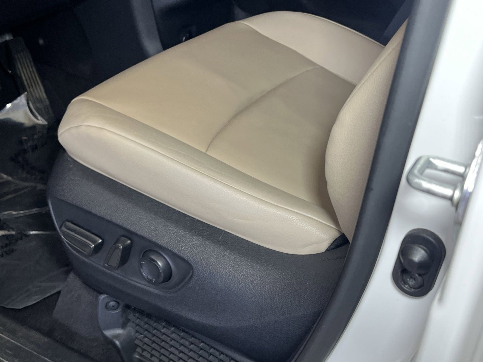 Used 2021 Toyota Sienna XLE w/ XLE Plus Package image 12