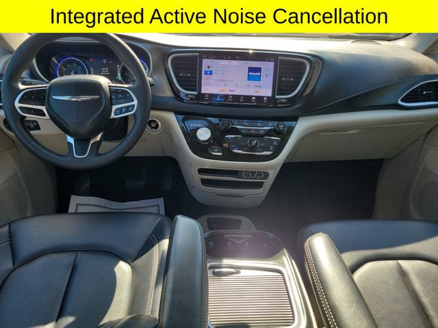 Certified 2024 Chrysler Pacifica Touring-L FWD image 8